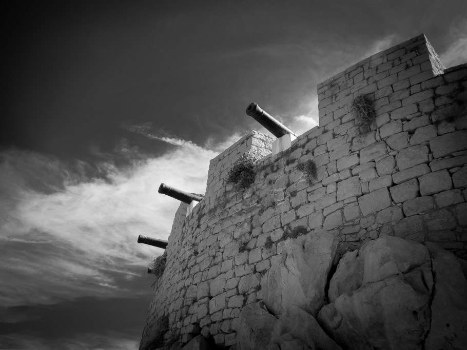 Hydra Island, Walls and Cannon