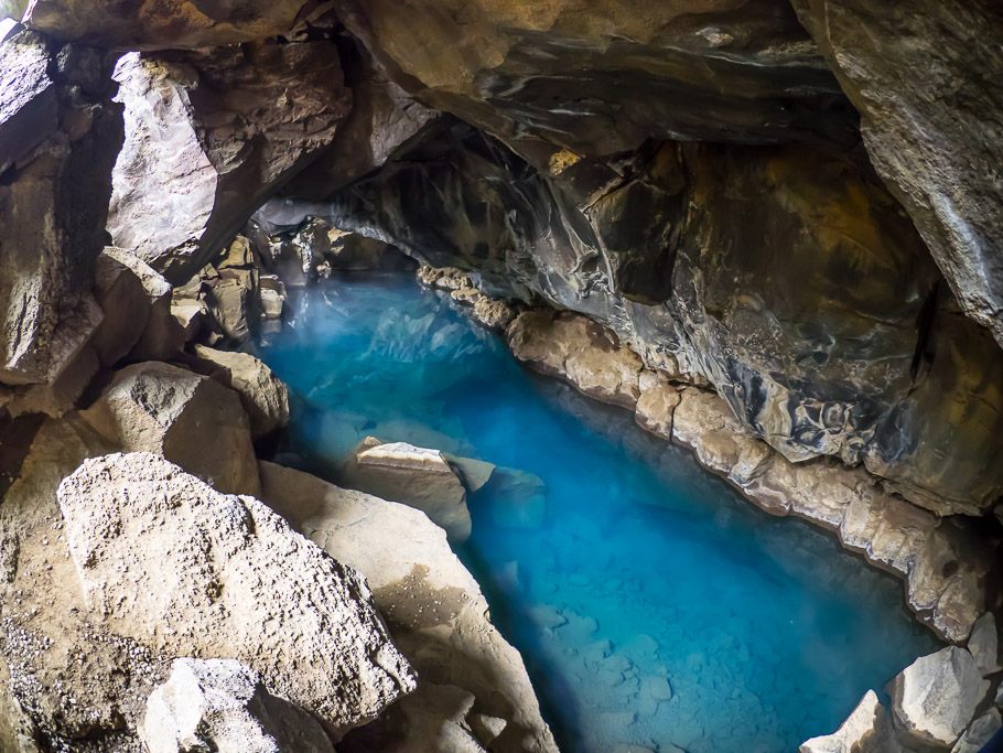 Grjotagja caves - Reynihlid
