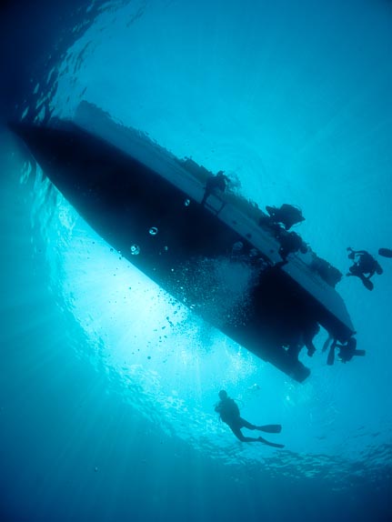 Boat and divers - Timor Buro, Sulawesi, Indonesia