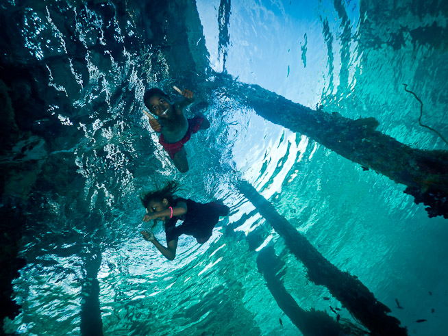 Locals under Arborec Jetty