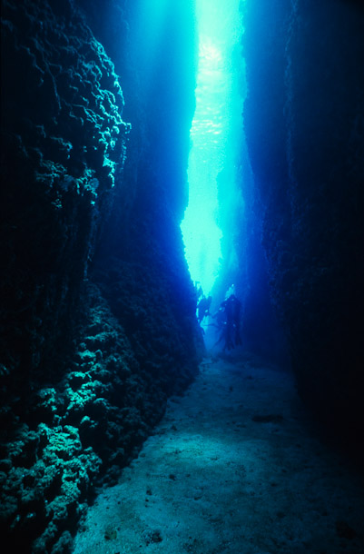 Slot of Leru Cut Cave, Russel Is